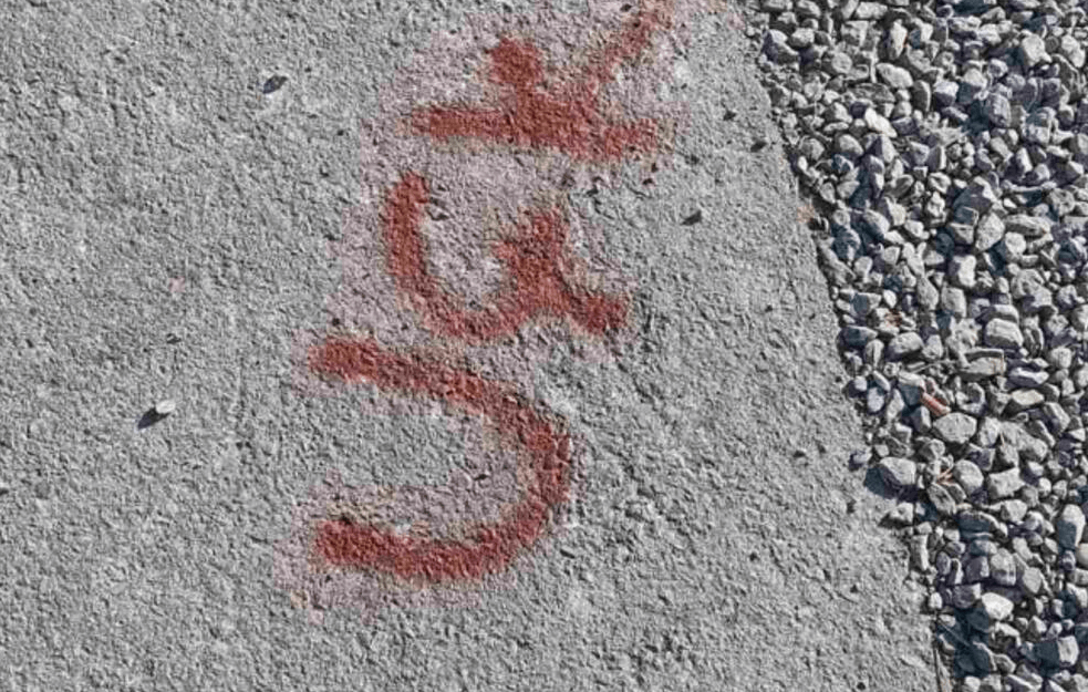 <span style='color:red;'><b>GRAFIT OVK</b></span> U GRAČANICI: Zatrašivanje Srba na godišnjicu ZLOČINA U GORAŽDEVCU! 
